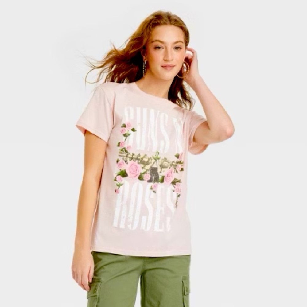 🌹 Guns N’ Roses Floral Graphic‎ Tee – Blush (XXS)